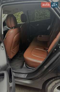 Внедорожник / Кроссовер Hyundai ix35 2011 в 
