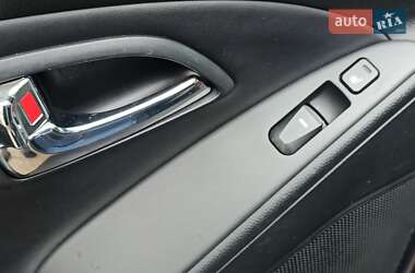 Внедорожник / Кроссовер Hyundai ix35 2013 в 