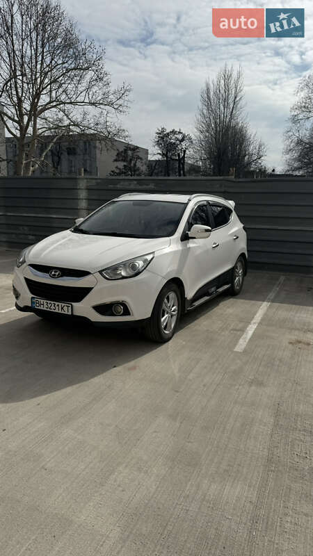 Позашляховик / Кросовер Hyundai ix35 2013 в 