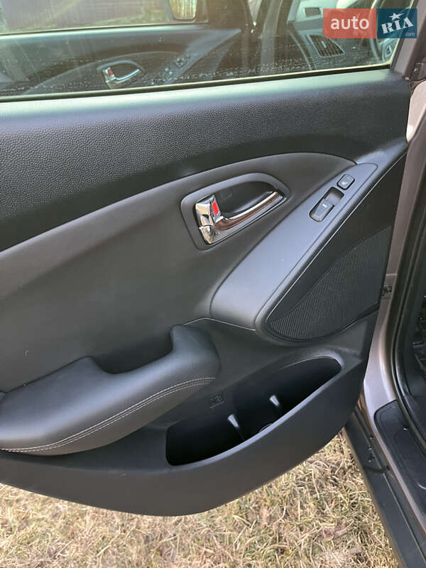 Внедорожник / Кроссовер Hyundai ix35 2011 в Бердичеве фото 13 Внедорожник / Кроссовер Hyundai ix35 2011 в Бердичеве