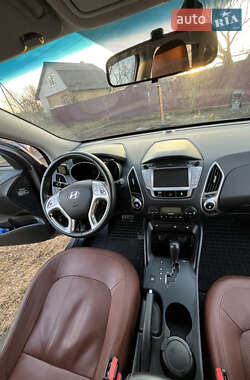 Внедорожник / Кроссовер Hyundai ix35 2011 в 