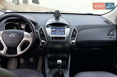 Позашляховик / Кросовер Hyundai ix35 2012 в 