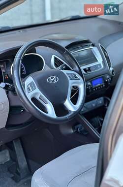 Позашляховик / Кросовер Hyundai ix35 2012 в 