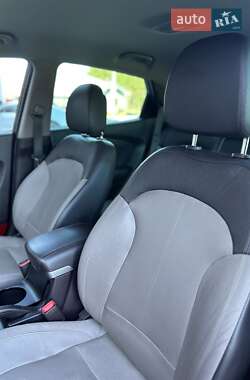 Позашляховик / Кросовер Hyundai ix35 2012 в 