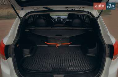 Позашляховик / Кросовер Hyundai ix35 2010 в 