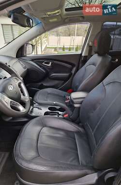 Внедорожник / Кроссовер Hyundai ix35 2012 в 
