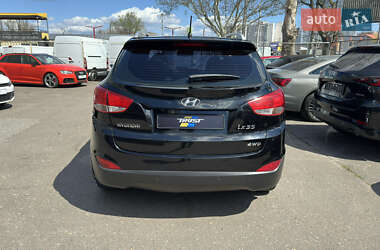 Внедорожник / Кроссовер Hyundai ix35 2010 в 