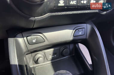 Внедорожник / Кроссовер Hyundai ix35 2010 в 