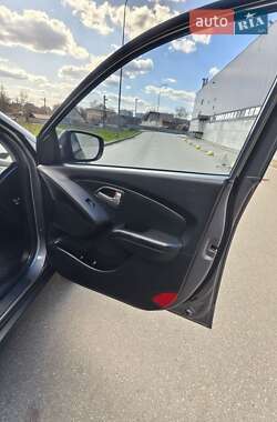 Внедорожник / Кроссовер Hyundai ix35 2011 в 