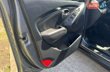 Позашляховик / Кросовер Hyundai ix35 2013 в 