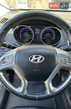 Позашляховик / Кросовер Hyundai ix35 2011 в 