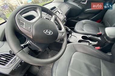 Внедорожник / Кроссовер Hyundai ix35 2013 в 