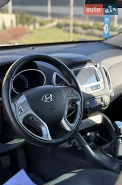 Внедорожник / Кроссовер Hyundai ix35 2011 в 