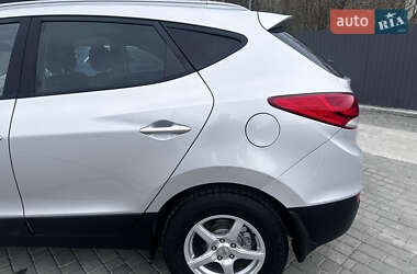 Внедорожник / Кроссовер Hyundai ix35 2011 в 