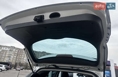 Внедорожник / Кроссовер Hyundai ix35 2011 в 