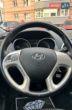 Внедорожник / Кроссовер Hyundai ix35 2013 в 