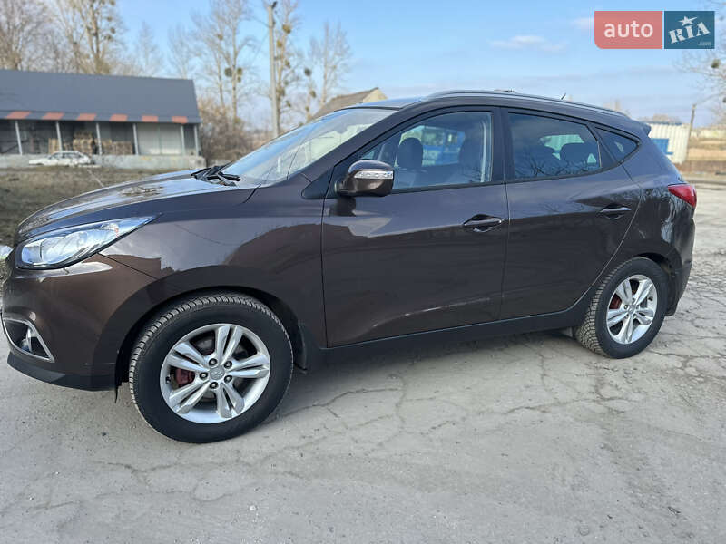 Позашляховик / Кросовер Hyundai ix35 2012 в 