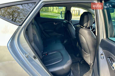 Внедорожник / Кроссовер Hyundai ix35 2010 в 