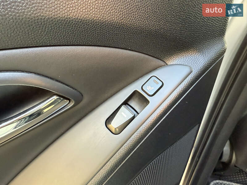 Внедорожник / Кроссовер Hyundai ix35 2012 в Черновцах