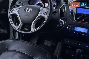 Внедорожник / Кроссовер Hyundai ix35 2010 в 