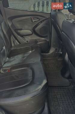Внедорожник / Кроссовер Hyundai ix35 2010 в 
