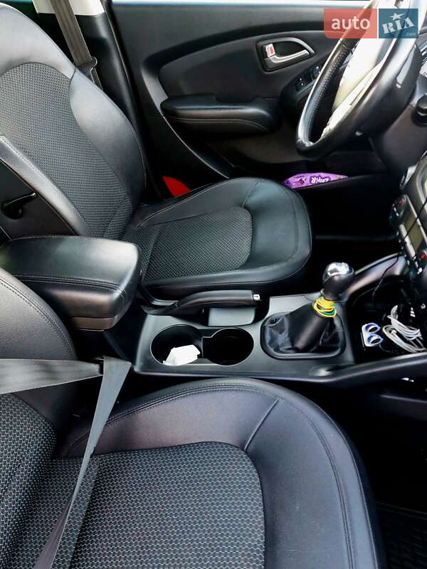 Позашляховик / Кросовер Hyundai ix35 2010 в Кам'янці-Бузькій