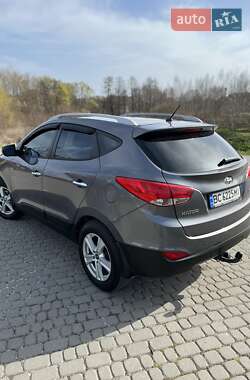 Внедорожник / Кроссовер Hyundai ix35 2011 в 