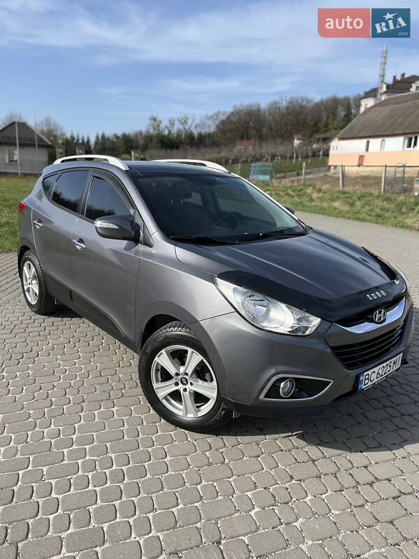 Внедорожник / Кроссовер Hyundai ix35 2011 в 