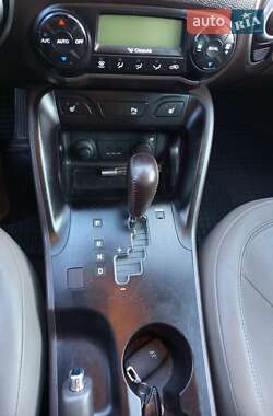 Внедорожник / Кроссовер Hyundai ix35 2010 в 
