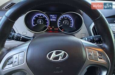 Внедорожник / Кроссовер Hyundai ix35 2010 в 