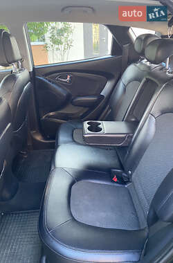Внедорожник / Кроссовер Hyundai ix35 2010 в 