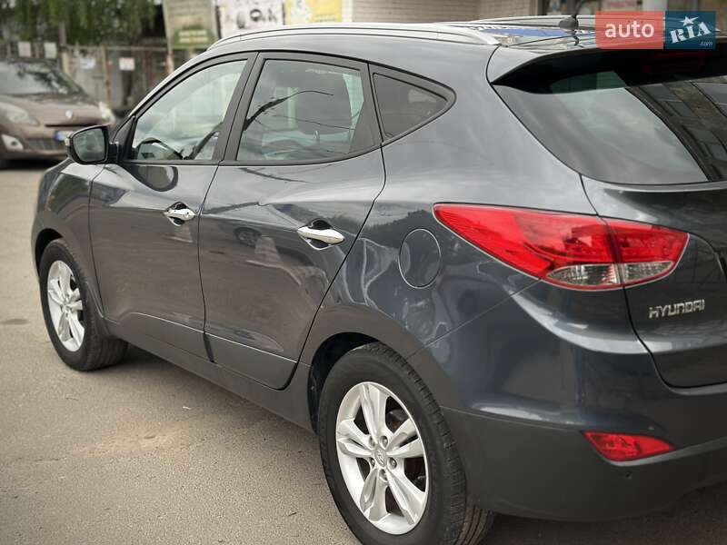 Позашляховик / Кросовер Hyundai ix35 2010 в Сумах