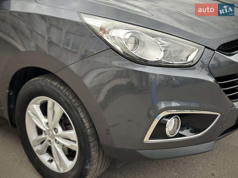 Позашляховик / Кросовер Hyundai ix35 2010 в Сумах