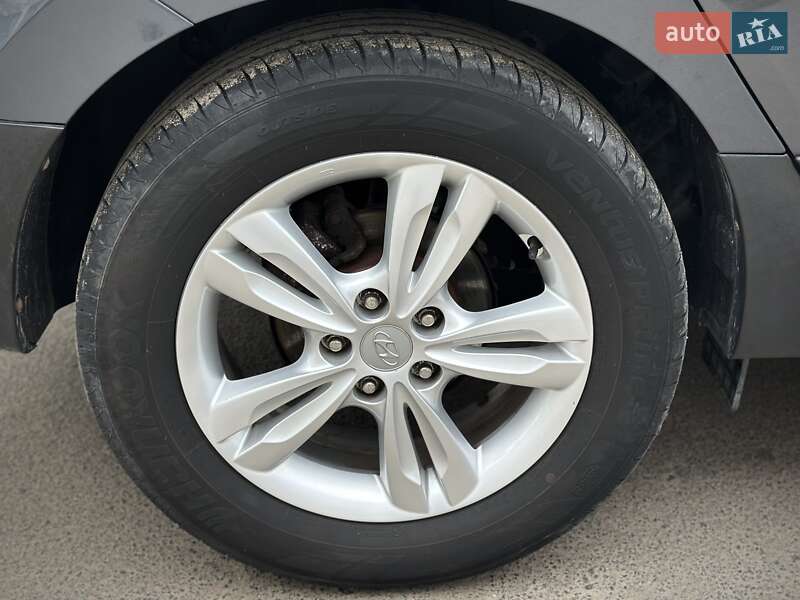 Позашляховик / Кросовер Hyundai ix35 2010 в Сумах