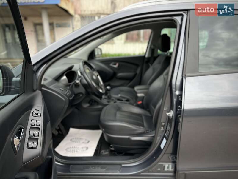 Позашляховик / Кросовер Hyundai ix35 2010 в Сумах
