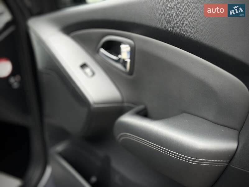 Позашляховик / Кросовер Hyundai ix35 2010 в Сумах