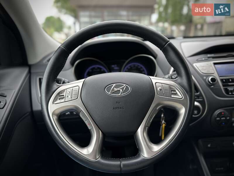 Позашляховик / Кросовер Hyundai ix35 2010 в Сумах