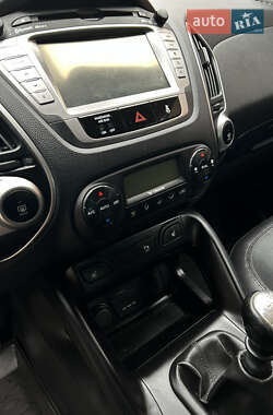 Позашляховик / Кросовер Hyundai ix35 2013 в 