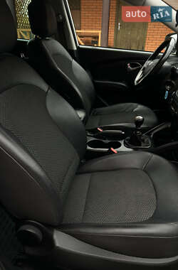 Позашляховик / Кросовер Hyundai ix35 2013 в 