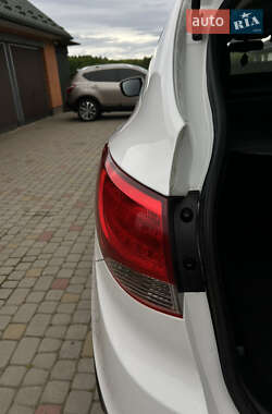 Позашляховик / Кросовер Hyundai ix35 2013 в 