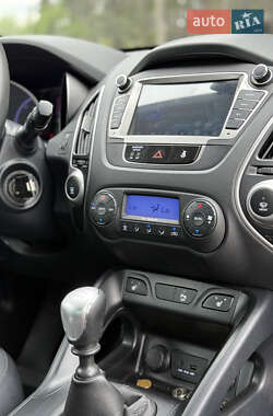 Позашляховик / Кросовер Hyundai ix35 2011 в 