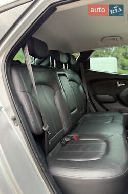 Позашляховик / Кросовер Hyundai ix35 2011 в 