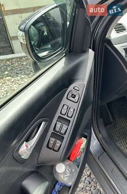 Позашляховик / Кросовер Hyundai ix35 2010 в 