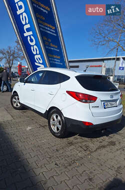 Внедорожник / Кроссовер Hyundai ix35 2010 в 
