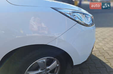 Внедорожник / Кроссовер Hyundai ix35 2010 в 