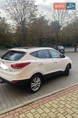 Позашляховик / Кросовер Hyundai ix35 2011 в 