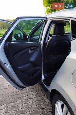 Внедорожник / Кроссовер Hyundai ix35 2010 в 