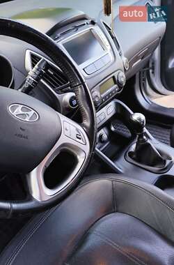 Внедорожник / Кроссовер Hyundai ix35 2010 в 