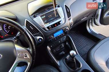 Внедорожник / Кроссовер Hyundai ix35 2010 в 
