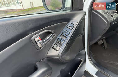 Позашляховик / Кросовер Hyundai ix35 2010 в 